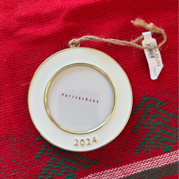 NWT Pottery Barn 2024 Round White Enamel Frame Christmas Ornament - Picture 2 of 3